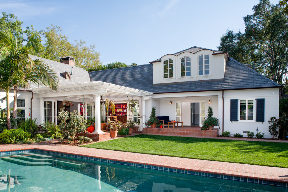 Design ideas for a classic back garden in Los Angeles.