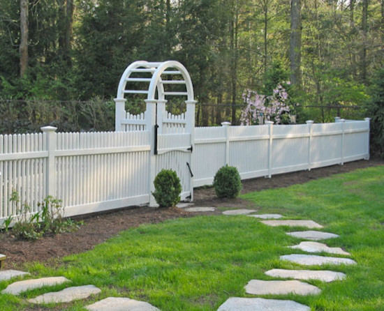 Esempio di un grande giardino formale american style esposto in pieno sole dietro casa in primavera con un ingresso o sentiero e pavimentazioni in pietra naturale