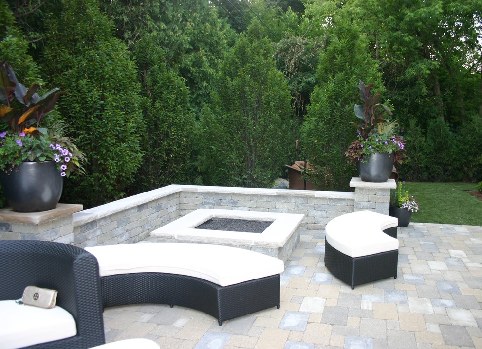 Design ideas for a contemporary landscaping in Detroit.