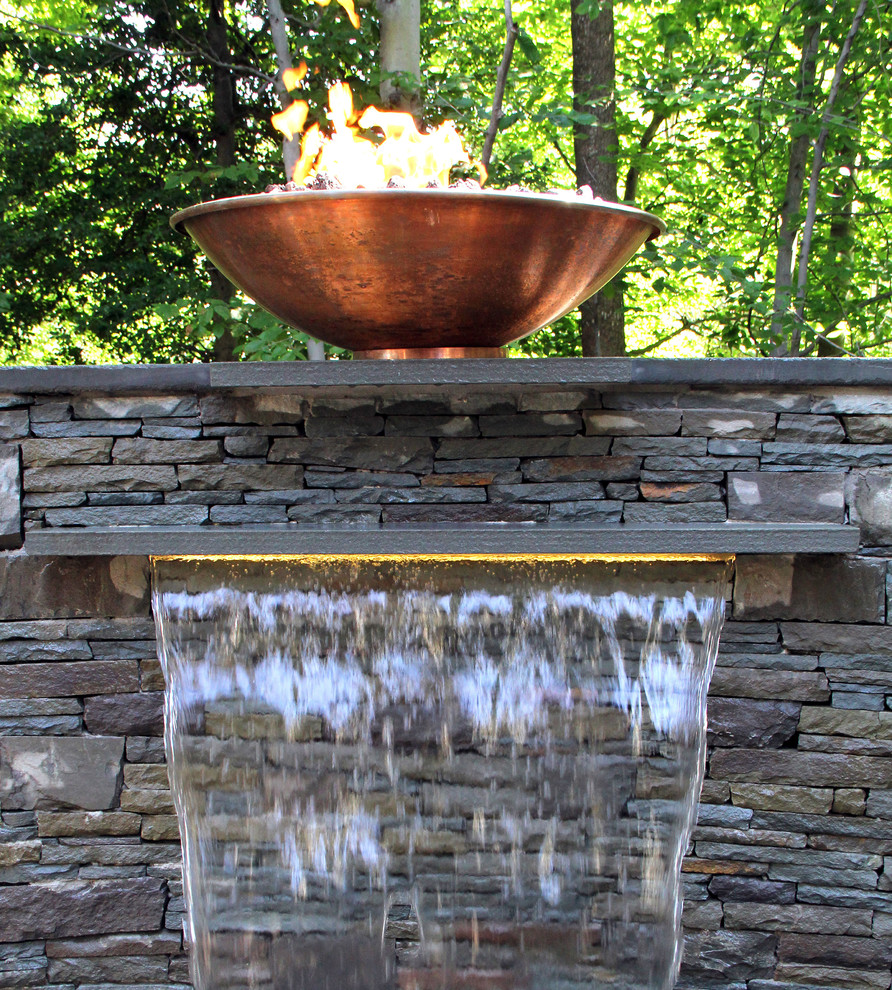 Inspiration for a small contemporary back garden in DC Metro with a fire feature.