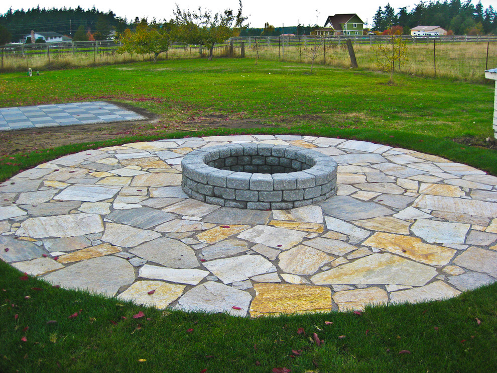 Fire Pit With Flagstone Patio Rustic, Flagstone Patio With Fire Pit