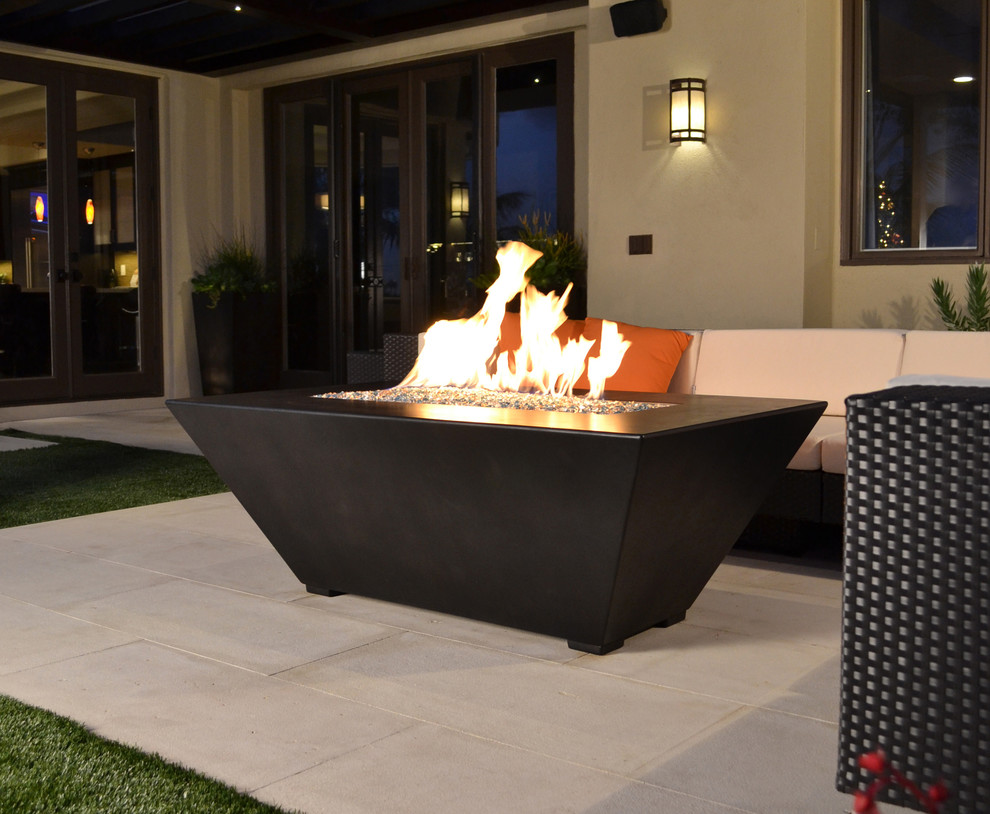 Photo of a small contemporary back partial sun garden in Los Angeles with a fire feature and gravel.