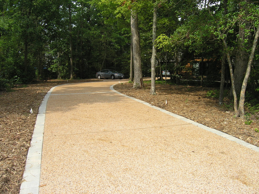 This is an example of a contemporary landscaping in Richmond.