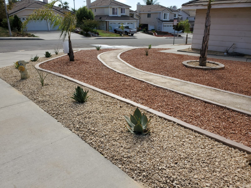 This is an example of a mid-sized transitional drought-tolerant, desert and full sun front yard decomposed granite landscaping in Los Angeles for summer.