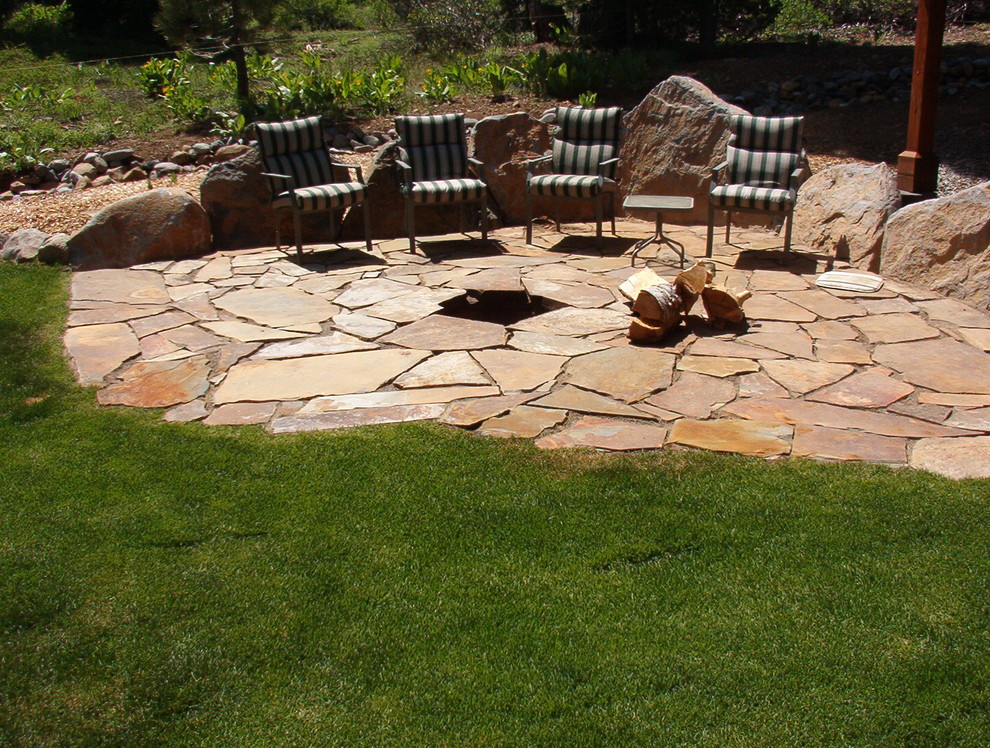 Diy Flagstone Patio With Firepit Patio Ideas