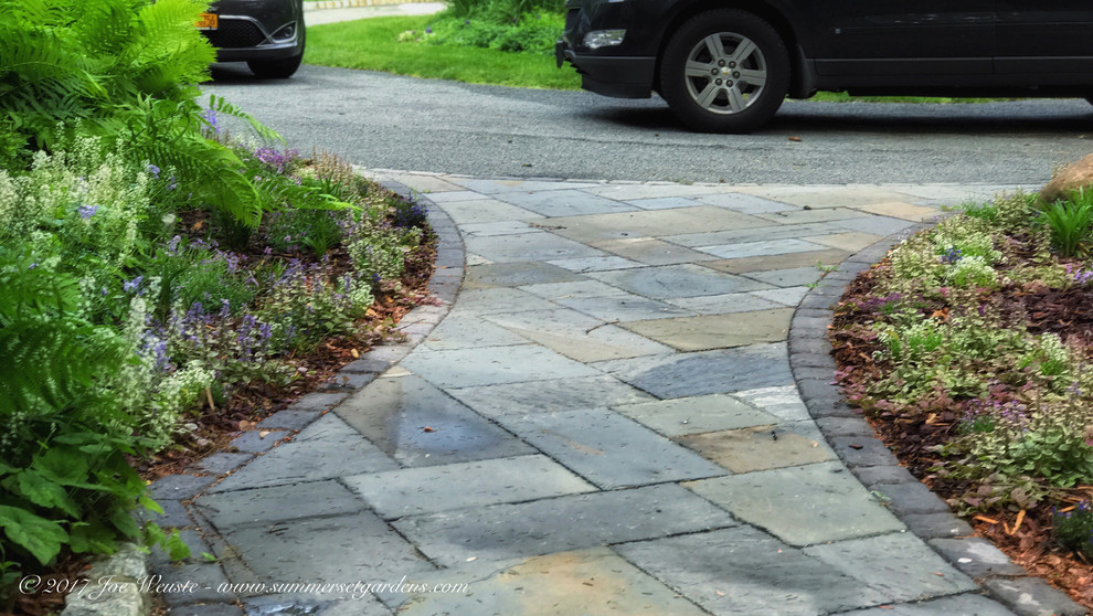 Flagstone walkway in Rockland County NY Traditional Landscape New