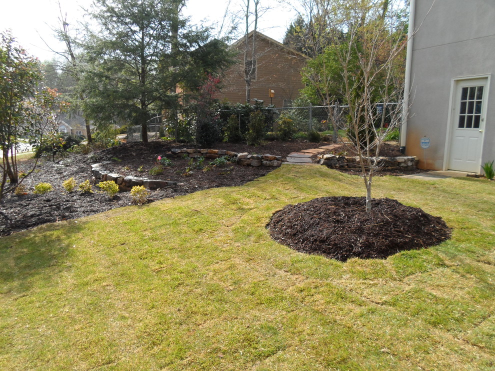 Inspiration for a large traditional drought-tolerant and full sun front yard mulch retaining wall landscape in Atlanta.