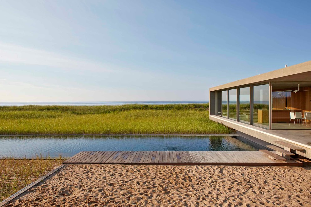 Design ideas for a coastal landscaping in New York.