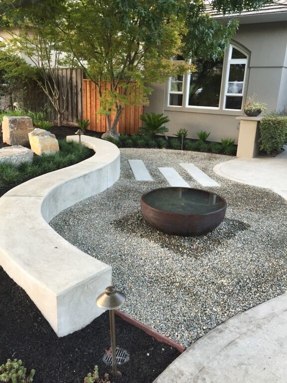 Photo of a mid-sized contemporary drought-tolerant and shade front yard gravel water fountain landscape in Sacramento.