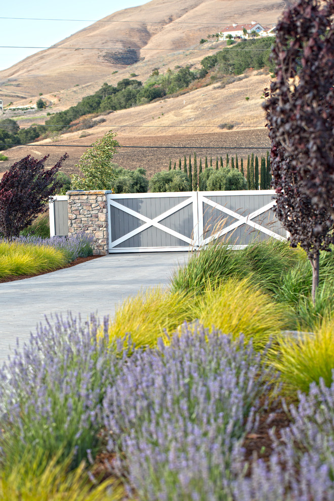 Inspiration for a traditional landscaping in San Luis Obispo.