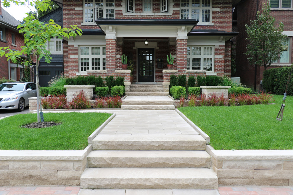 Geometrischer, Mittelgroßer Klassischer Garten mit Natursteinplatten in Toronto