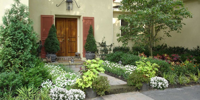 Design ideas for a traditional landscaping in Philadelphia.