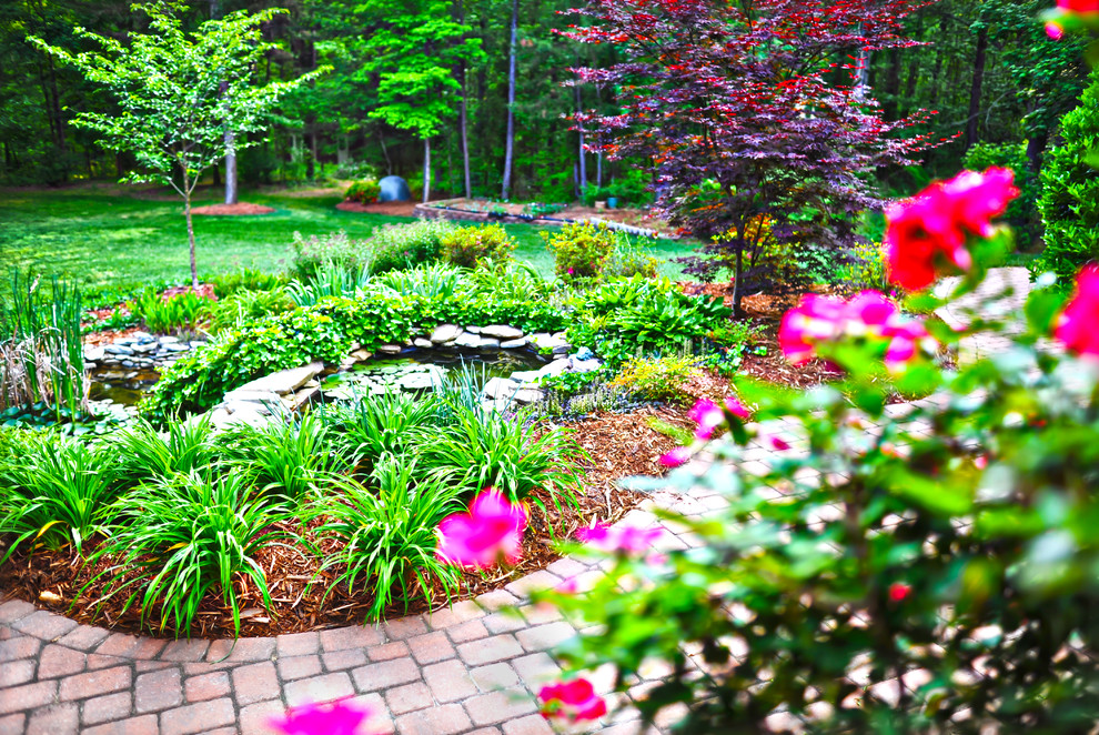 Design ideas for a mid-sized contemporary full sun front yard concrete paver landscaping in Charlotte for summer.