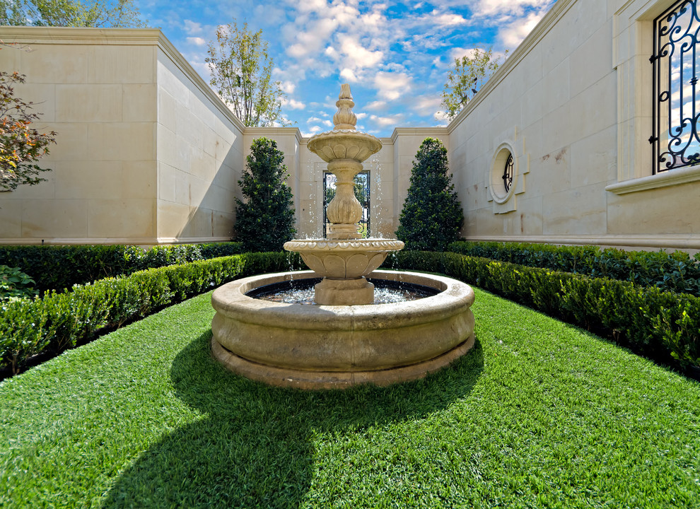 Fountains Traditional Landscape Dallas by Harold Leidner