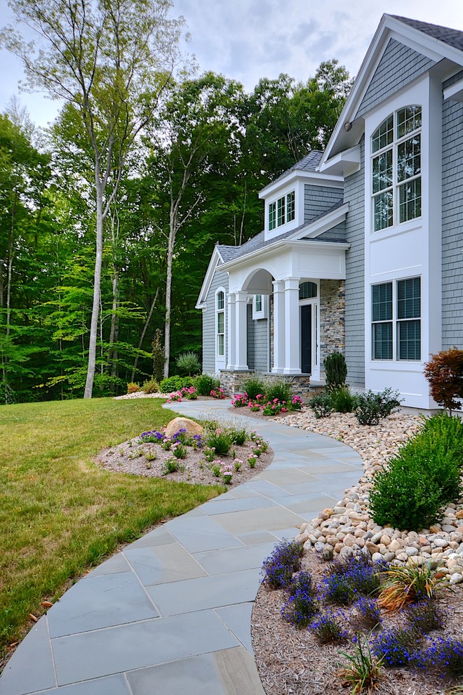Design ideas for a classic front full sun garden in New York with natural stone paving.