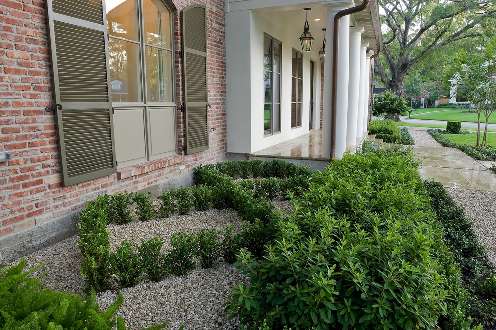 Mittelgroßer, Geometrischer, Halbschattiger Moderner Vorgarten im Frühling mit Betonboden in Houston
