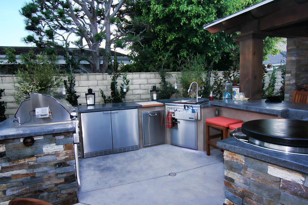 Example of a mountain style patio design in Orange County