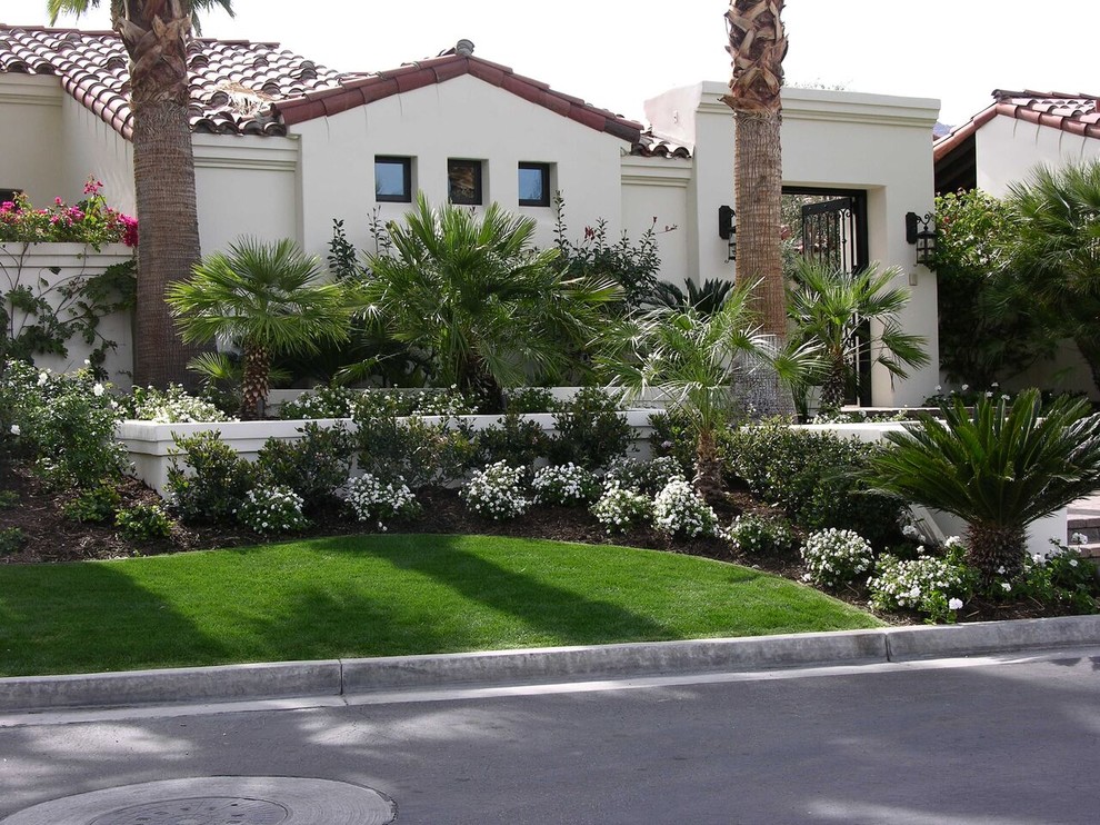 This is an example of a traditional garden in Los Angeles.