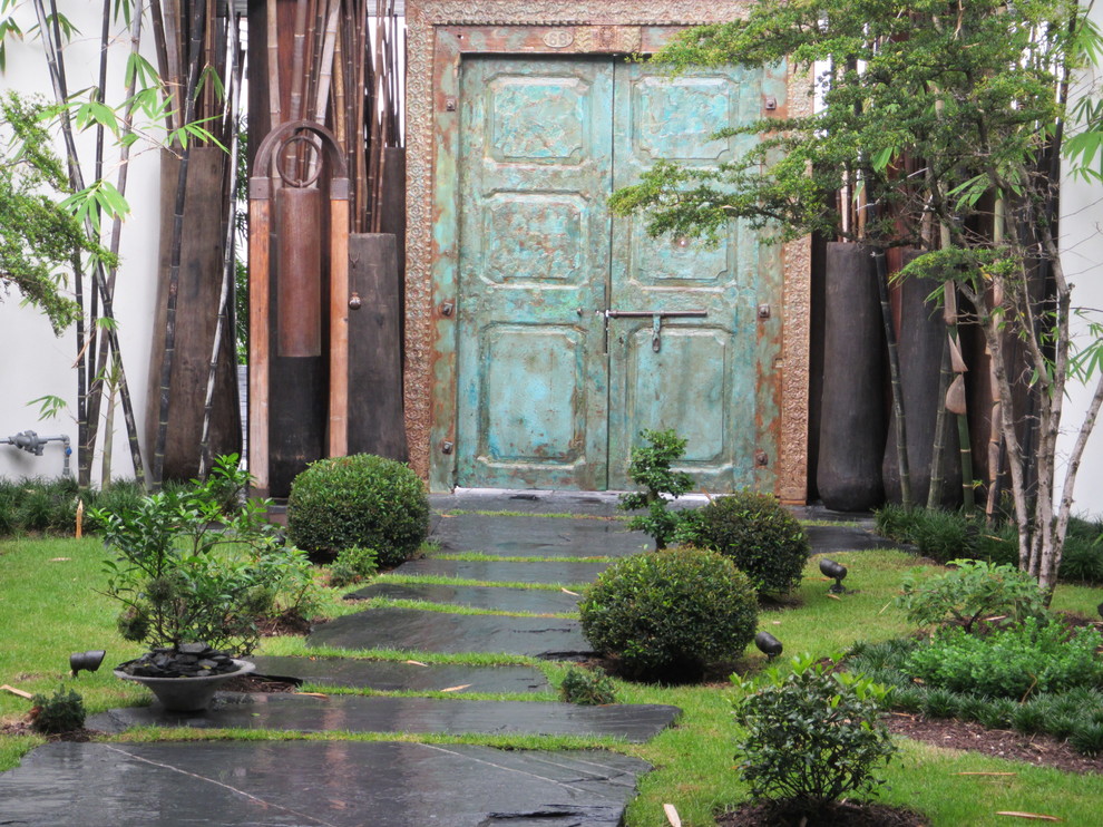 This is an example of a medium sized world-inspired front garden in Miami.