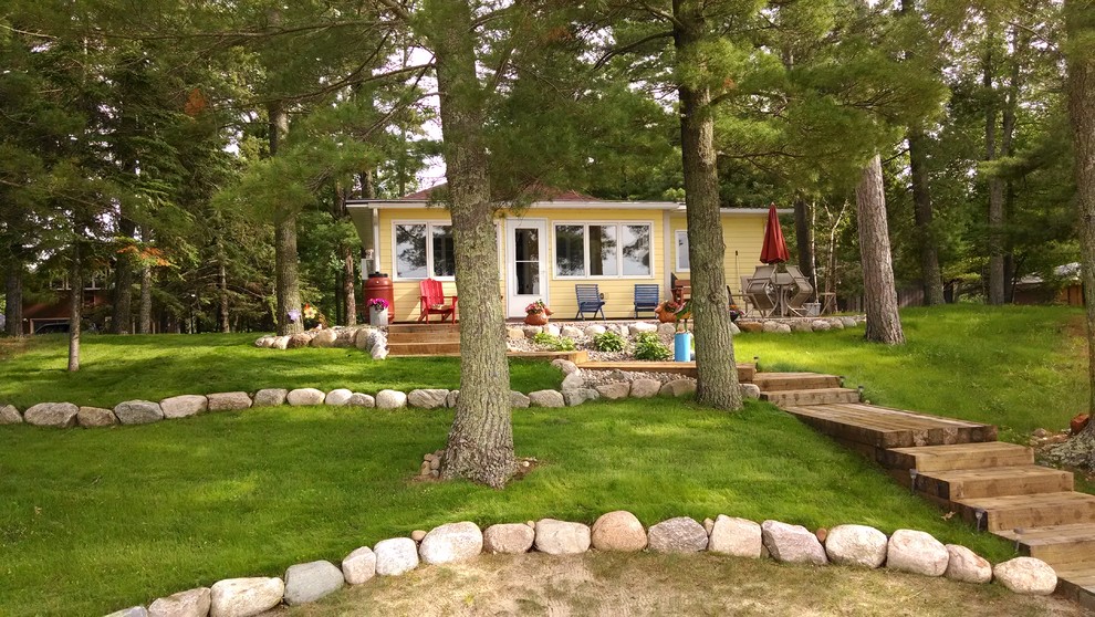 Front entries, sidewalks, paths and steps Traditional Landscape