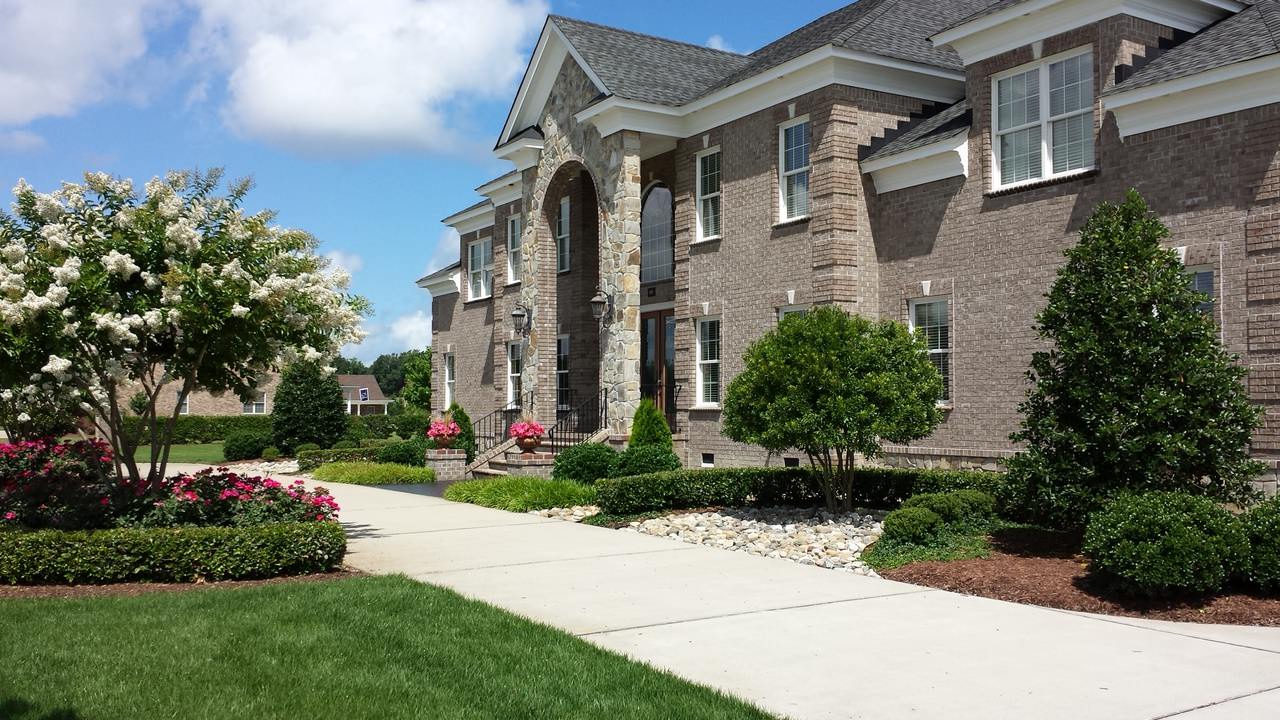 Traditional Symmetrical Front Landscape - Photos & Ideas | Houzz