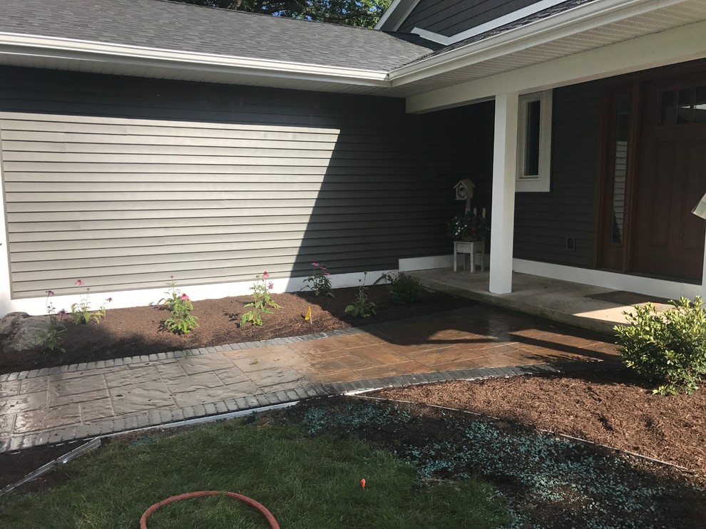 Front Entry Way Paver Walkway Grand Rapids, MI Contemporary