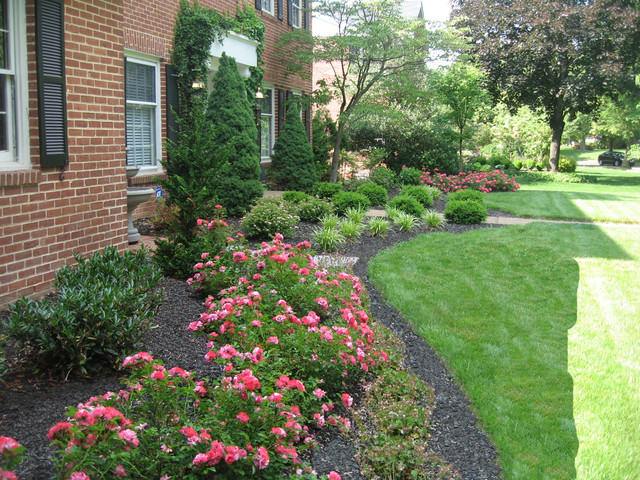 Front Landscape Garden Wilmington By Disabatino Landscaping And Tree Care Houzz