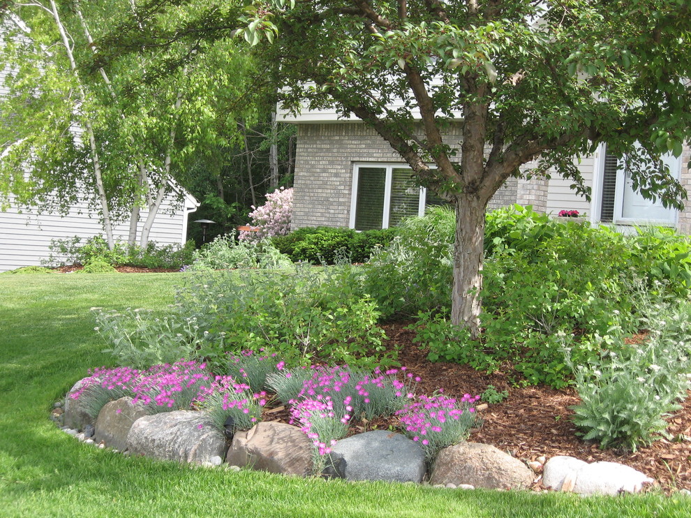 Front Planting - Contemporary - Landscape - Minneapolis - by Landscape Renovations, Inc. | Houzz