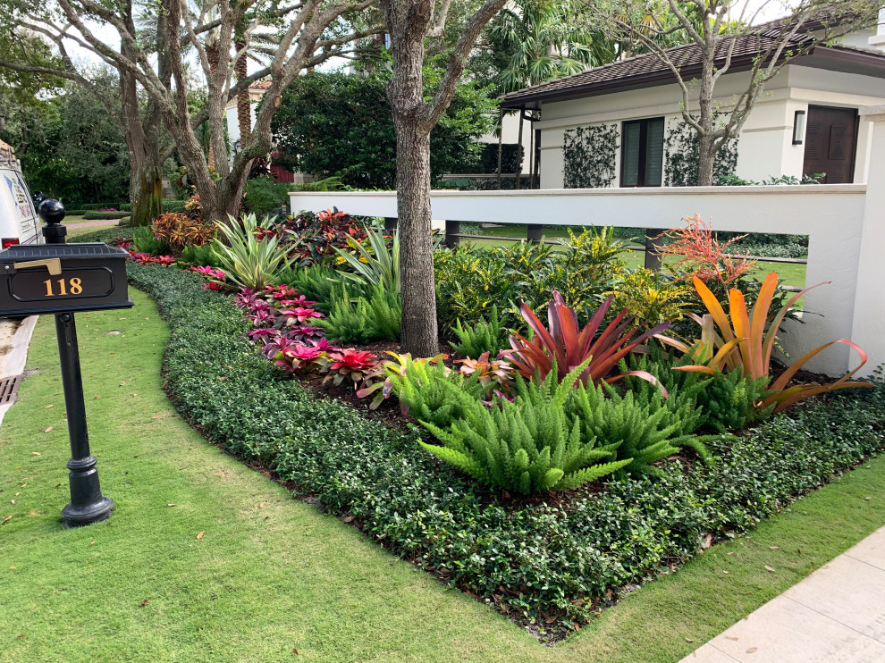 Inspiration for a medium sized traditional front driveway partial sun garden in Miami with natural stone paving.