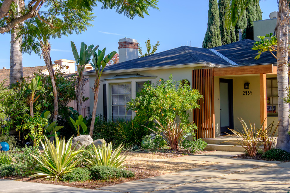 Mittelgroßer Moderner Garten mit direkter Sonneneinstrahlung und Natursteinplatten in Los Angeles