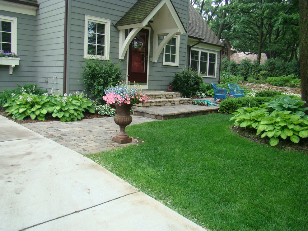 Front Yard Landscape - Traditional - Landscape - Minneapolis - by