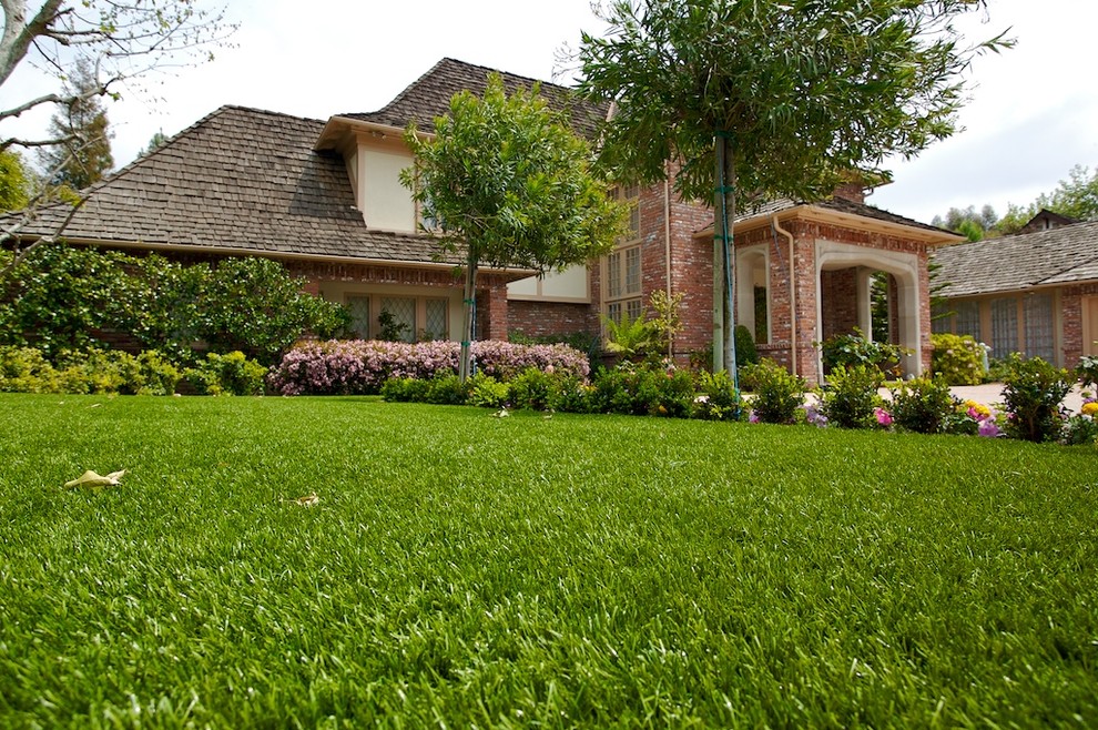Front Yard Landscapes with Artificial Grass - Traditional - Landscape - Atlanta - by SYNLawn | Houzz