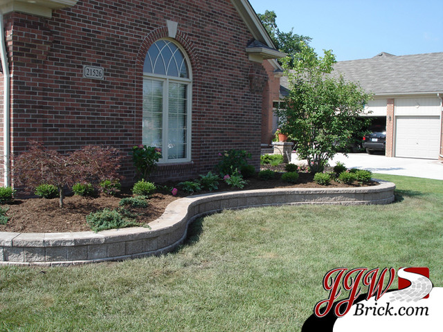 Front Yard Landscaping Design Photos Traditional Landscape Detroit By Jjw Brick Com Houzz Nz
