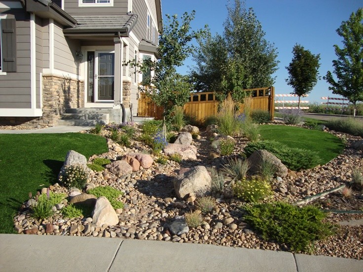 Inspiration for a transitional landscaping in Denver.