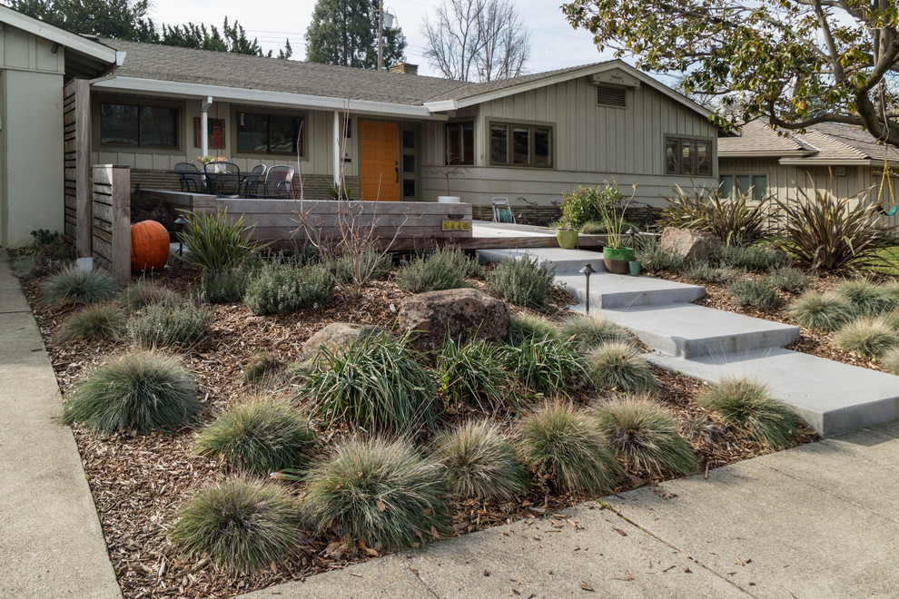 Photo of a mid-sized contemporary drought-tolerant and partial sun front yard landscaping in Sacramento with decking.