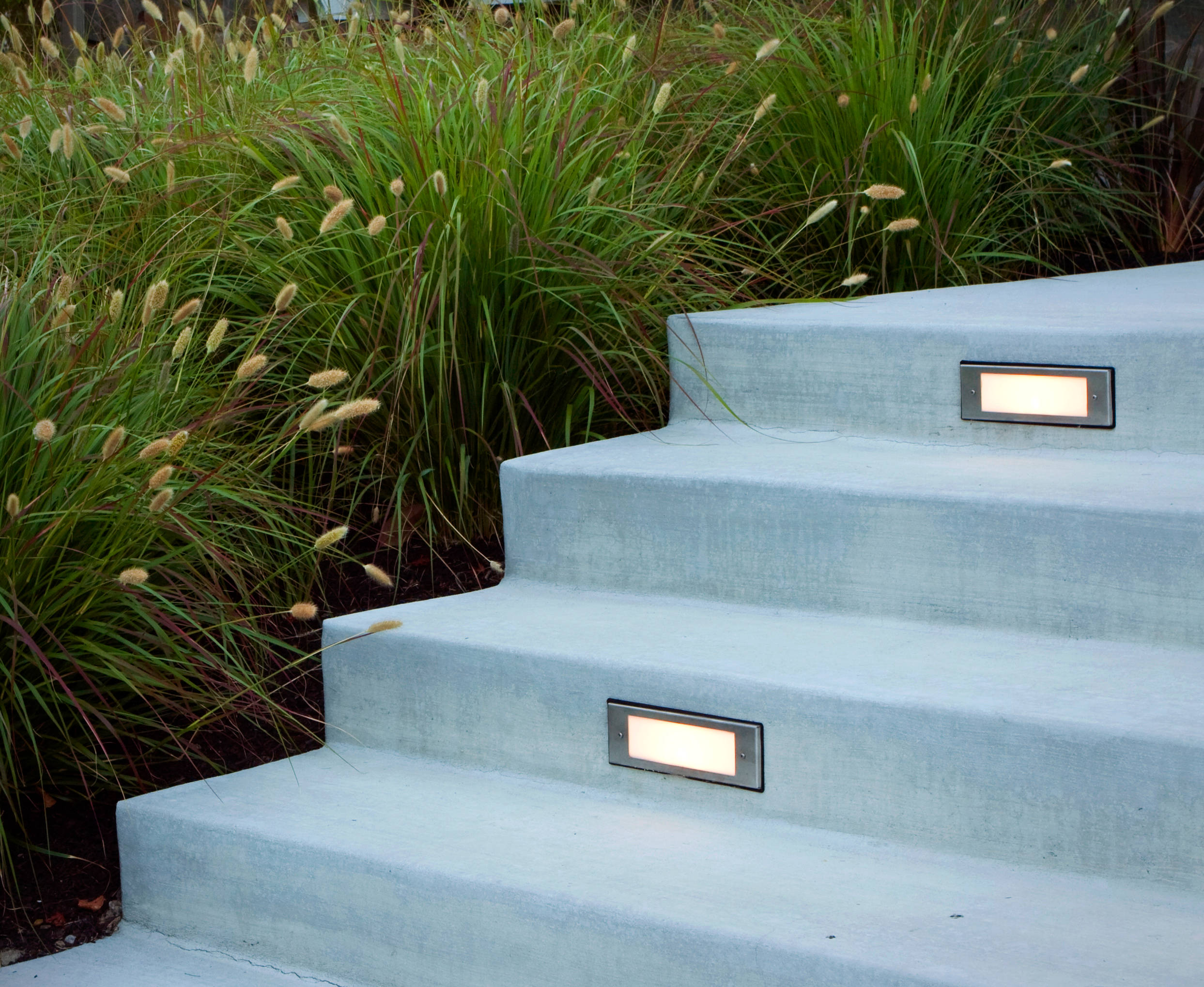 How to Choose the Right Lighting for Your Outdoor Paths and Steps | Houzz AU
