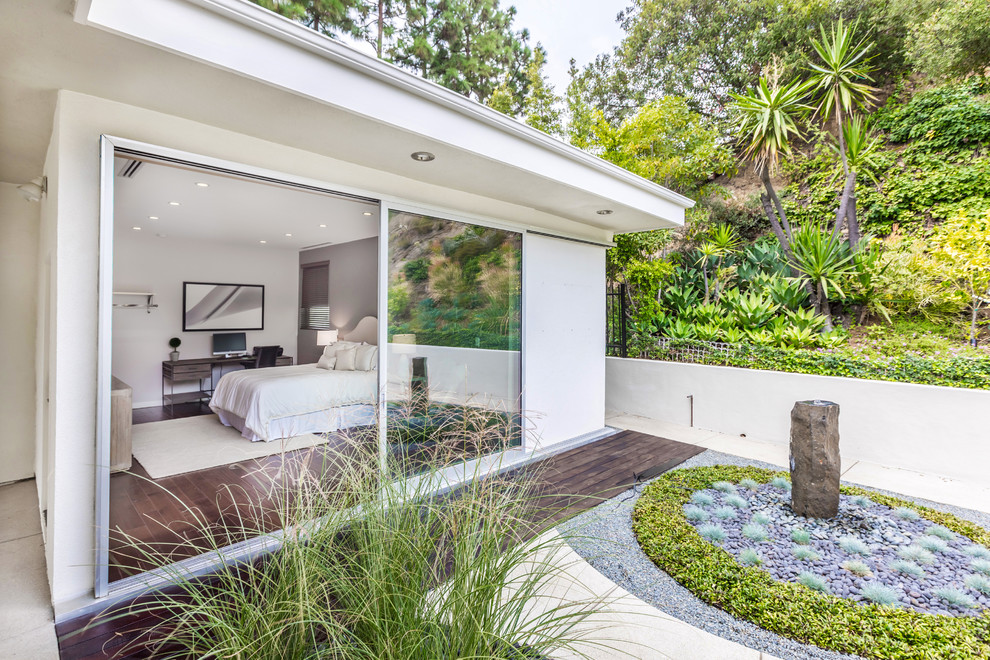 Idées déco pour un jardin sur toit contemporain de taille moyenne avec un foyer extérieur.