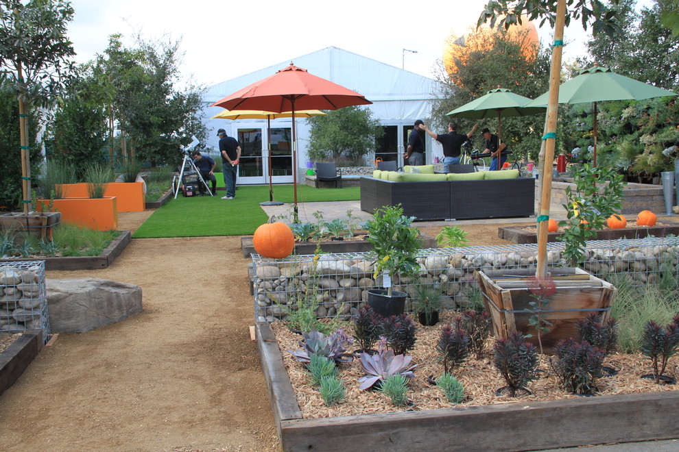Design ideas for a traditional garden in Orange County.