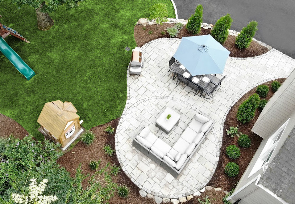 Idee per un piccolo giardino tradizionale dietro casa con un muro di contenimento e pavimentazioni in cemento