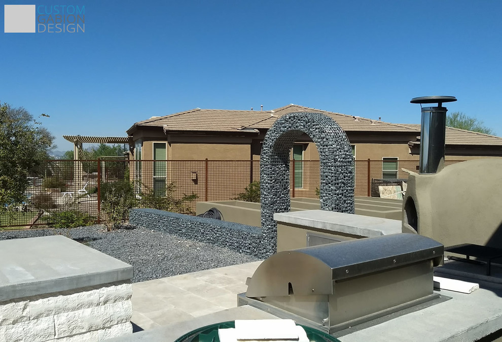 Design ideas for a mid-sized modern backyard landscaping in Phoenix.