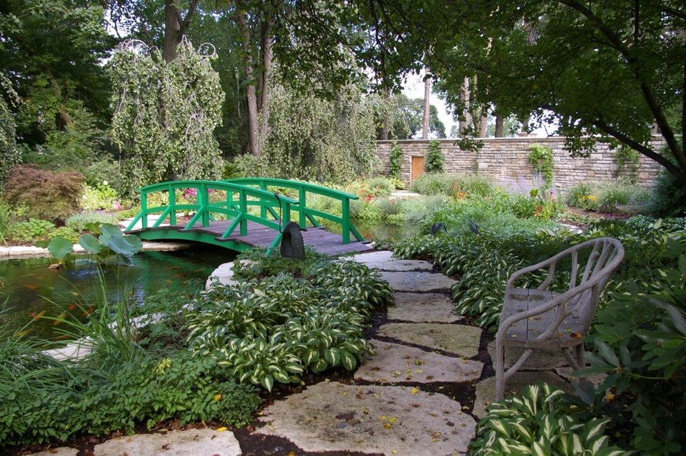 Immagine di un giardino chic esposto in pieno sole di medie dimensioni e dietro casa in primavera con pavimentazioni in pietra naturale