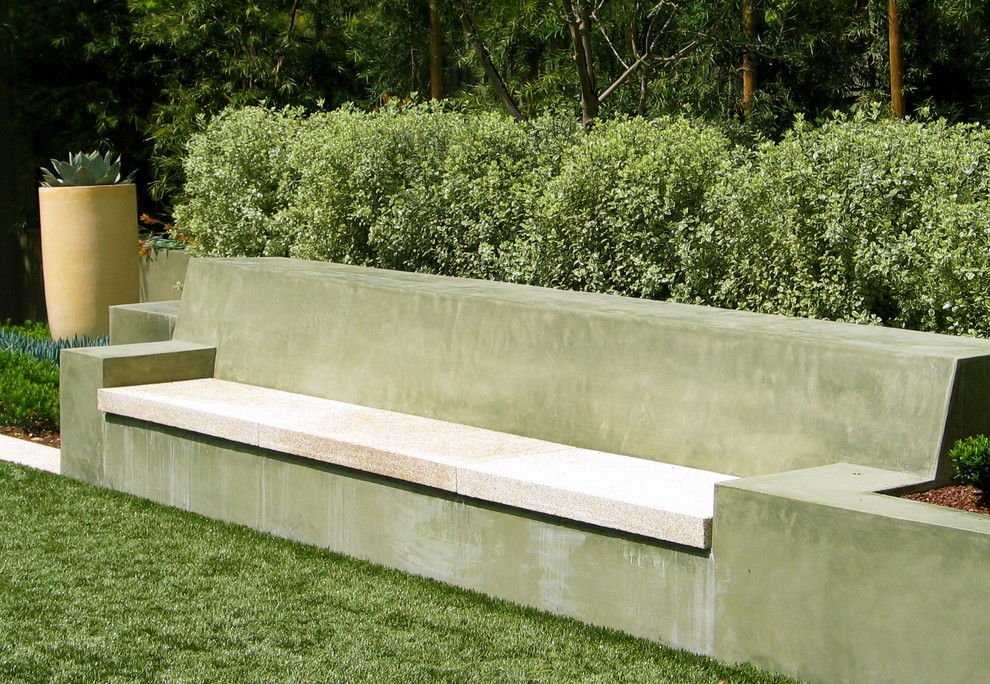 Idee per un giardino moderno esposto in pieno sole dietro casa