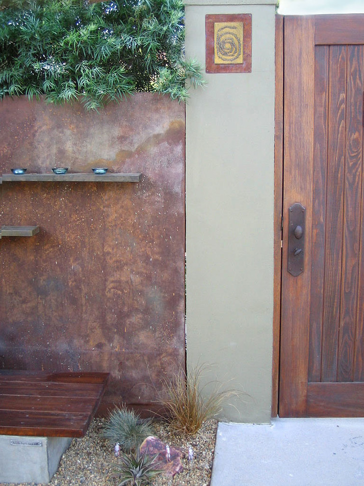 This is an example of a small contemporary courtyard xeriscape garden in Los Angeles.