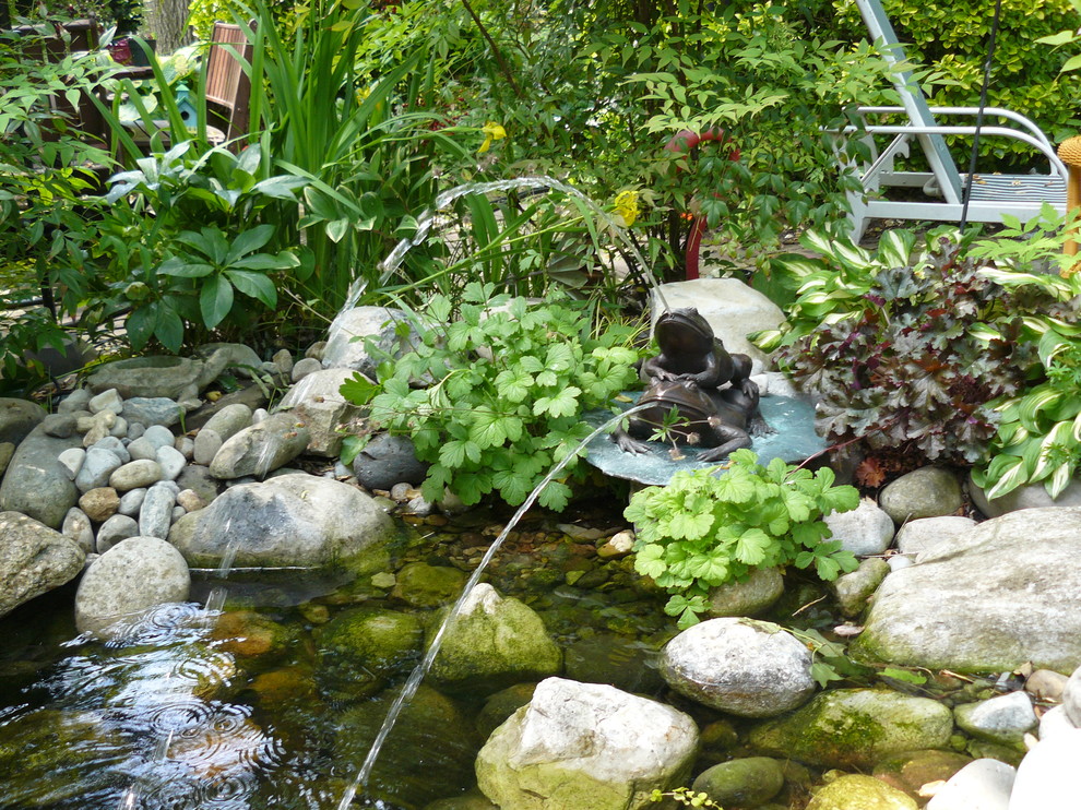Idéer för att renovera en eklektisk trädgård, med en fontän