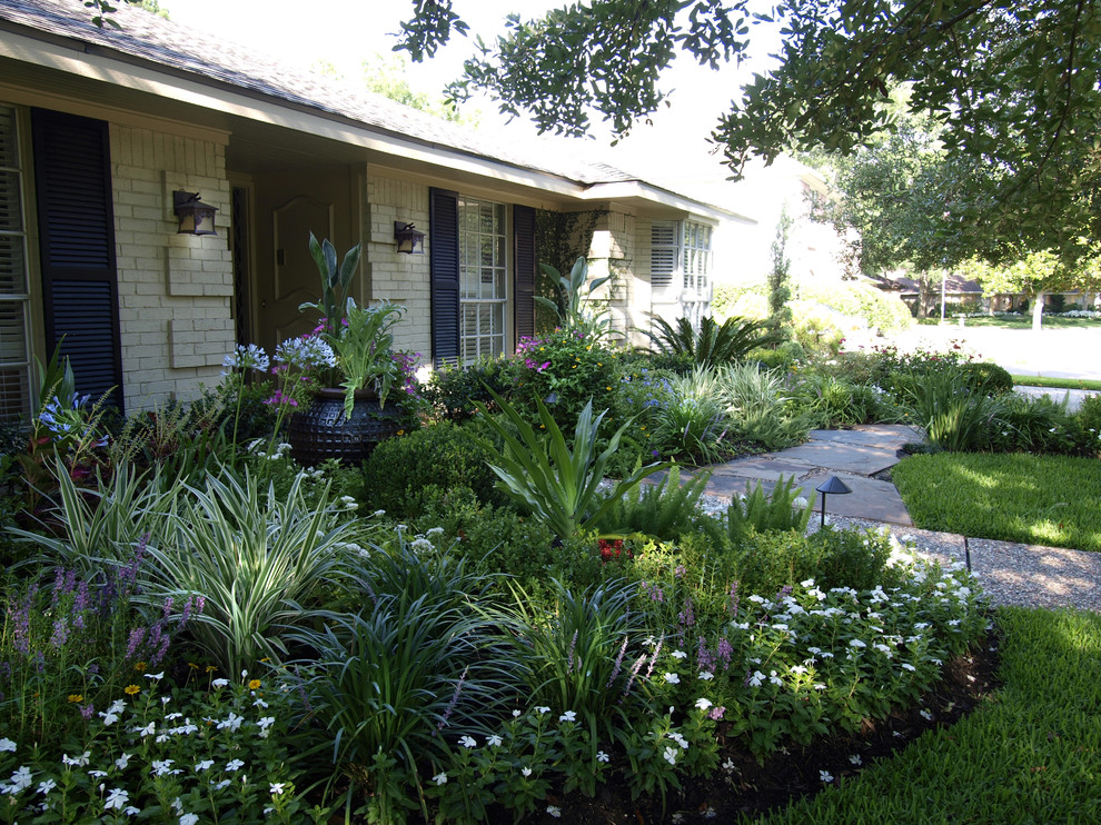 Photo of a bohemian garden in Houston.
