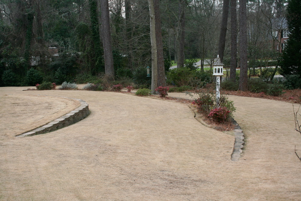 This is an example of a traditional landscaping in Raleigh.