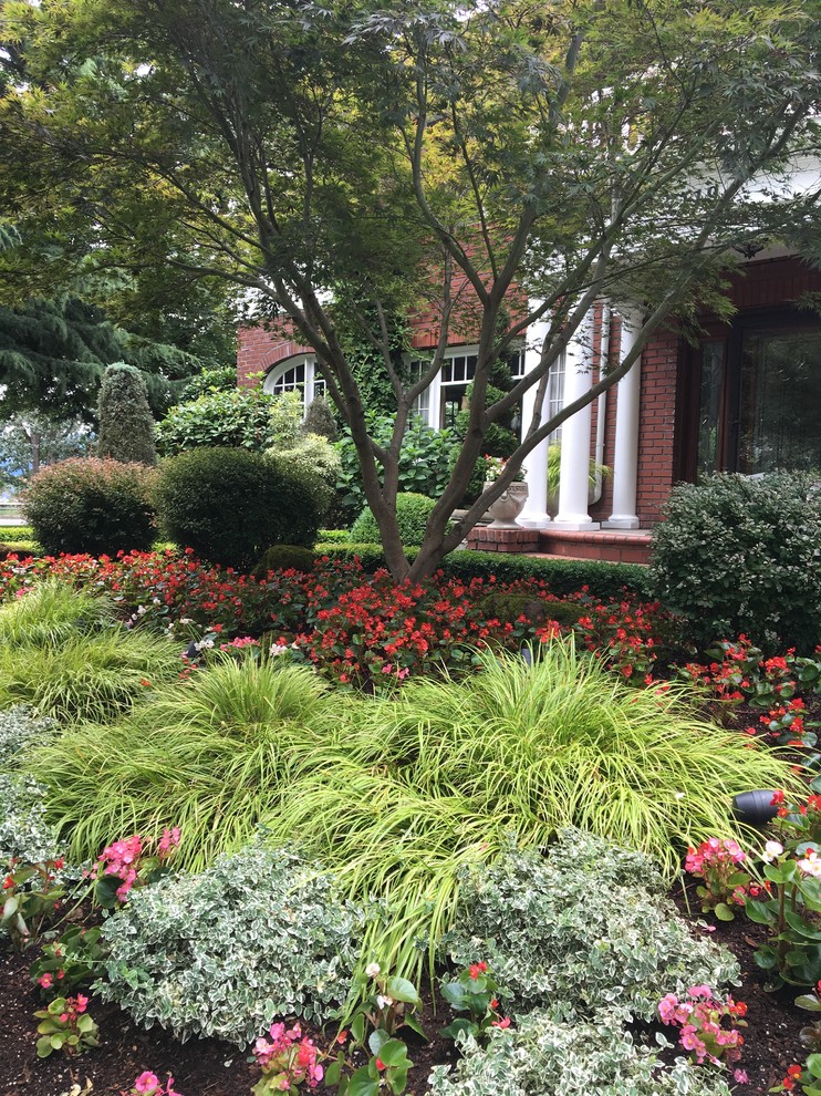 Gardens Maintained by Wheel & Barrow Landscape Traditional