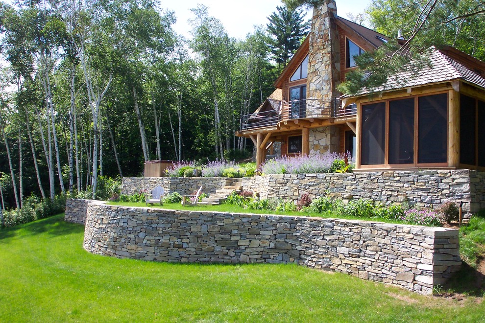 Inspiration for a contemporary landscaping in Burlington.