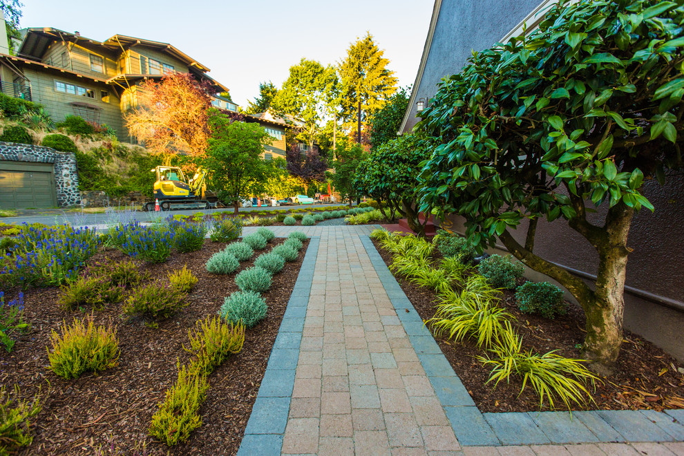 Design ideas for a modern landscaping in Portland.