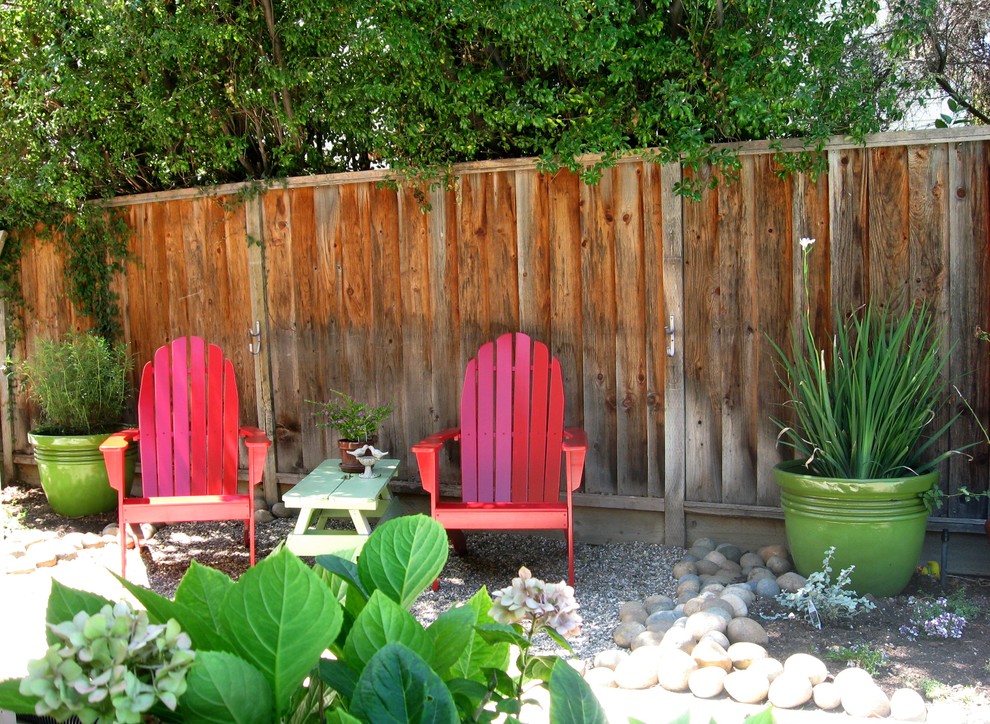 Design ideas for an eclectic backyard landscaping in San Francisco.